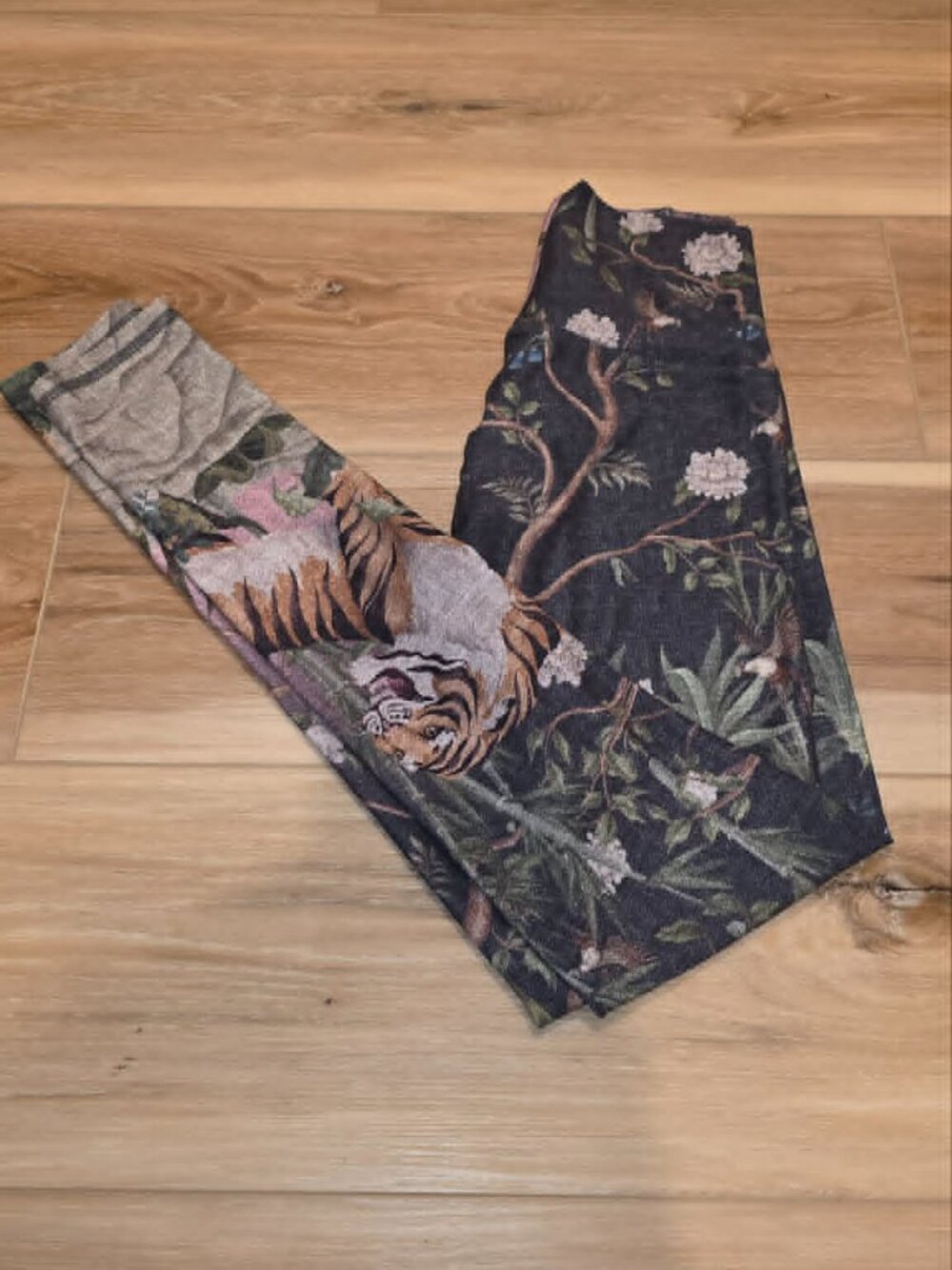 Niyama Sol Jade Tiger Leggings - S - NWT - Picture 4 of 5